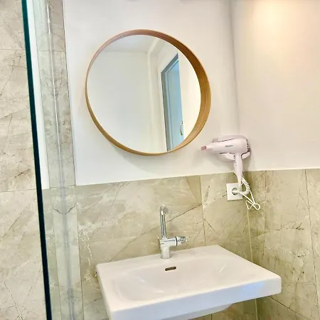 Apartment Modern With Balcony Near Scs *