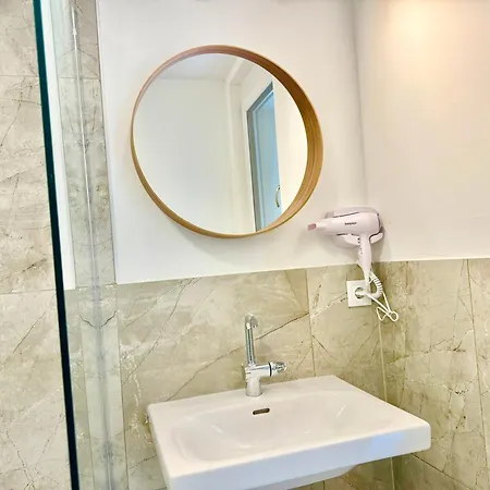 Modern With Balcony Near Scs شقة