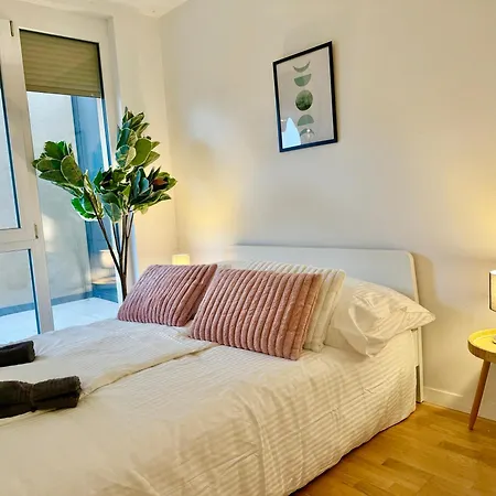 شقة Modern With Balcony Near Scs نيودورف
