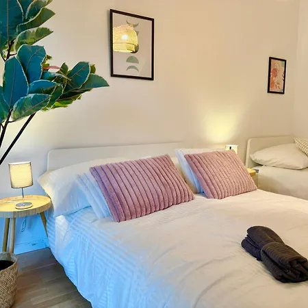 Modern With Balcony Near Scs شقة *
