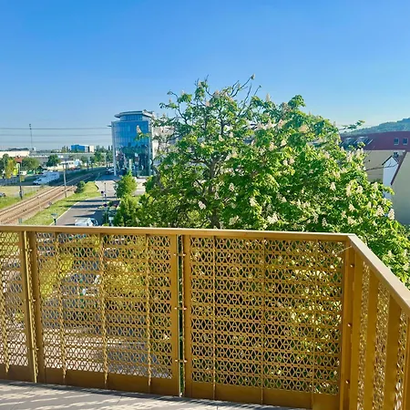 Modern With Balcony Near Scs * نيودورف