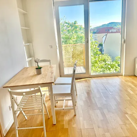شقة Modern With Balcony Near Scs نيودورف