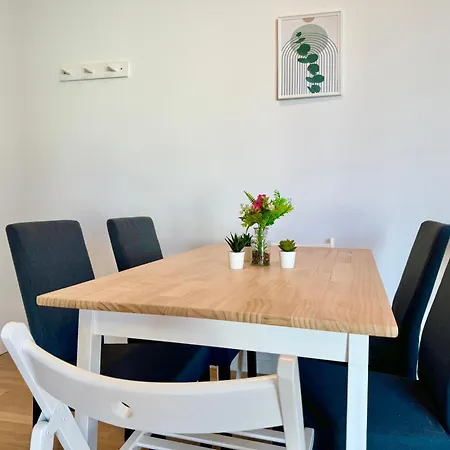 Apartamento Modern With Balcony Near Scs