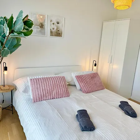 Apartamento Modern With Balcony Near Scs