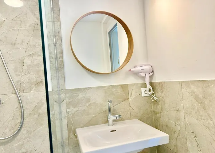 Appartement Modern With Balcony Near Scs *