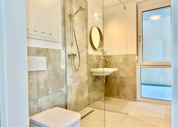 Modern With Balcony Near Scs Apartament *