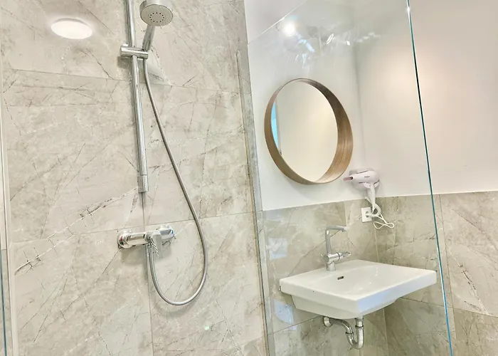 Modern With Balcony Near Scs Apartament Wiener Neudorf