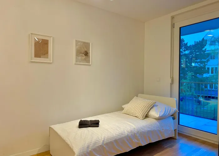 شقة Modern With Balcony Near Scs