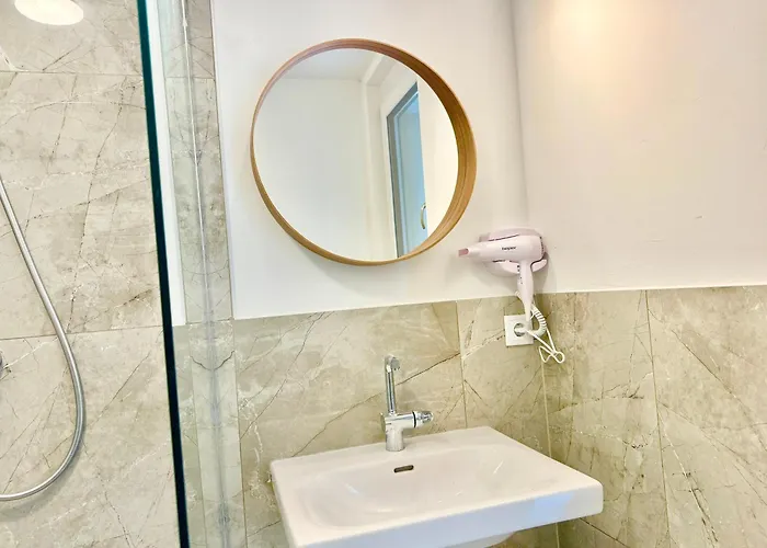 Modern With Balcony Near Scs Apartament