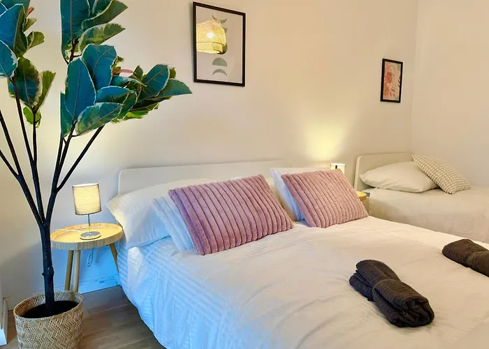 Modern With Balcony Near Scs Apartament *