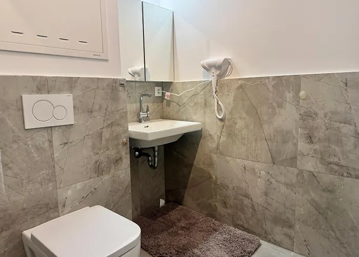 Modern With Balcony Near Scs Appartement