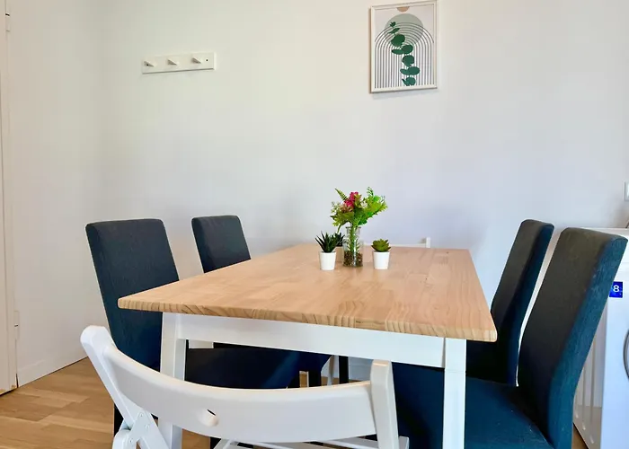 Apartament Modern With Balcony Near Scs