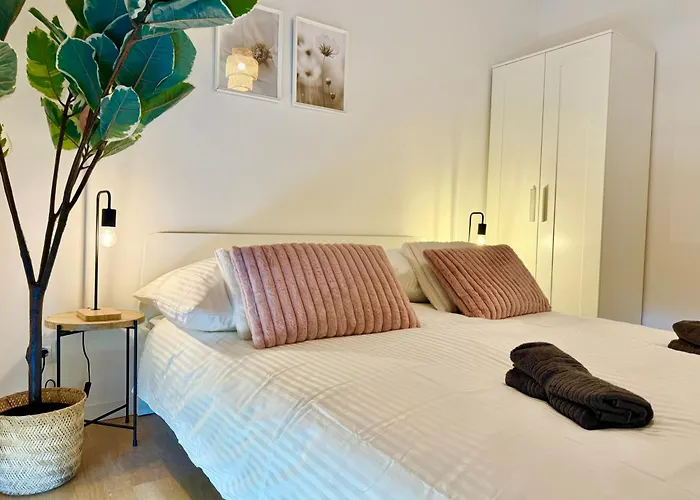 Modern With Balcony Near Scs Apartament *