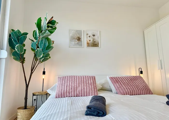 Modern With Balcony Near Scs Appartement Wiener Neudorf